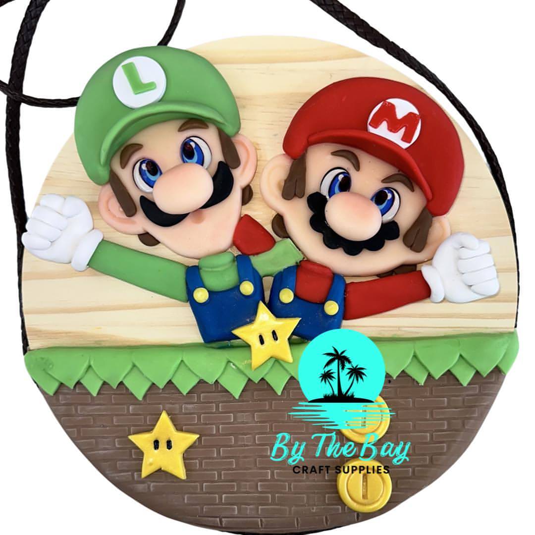 Plumber friends (Approx. 25cm round wooden base)