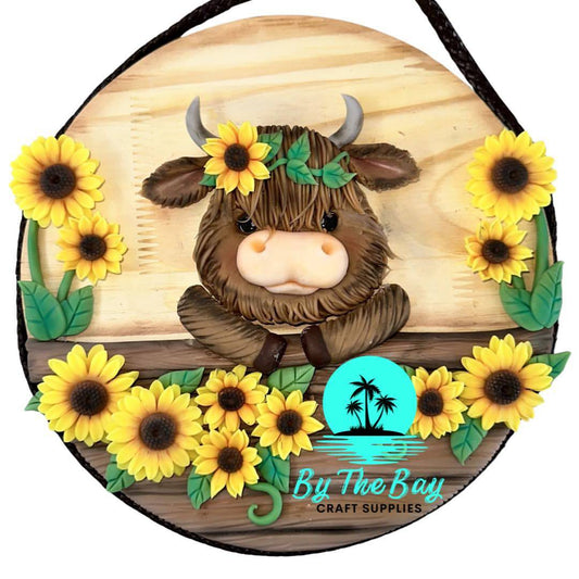 Highland Cow Plaque (Approx. 25cm round wooden base)