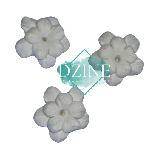 White 2 layered flowers sml 3 pk (2cm)